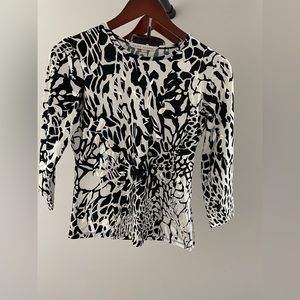 Printed ladies size small mid sleeve top